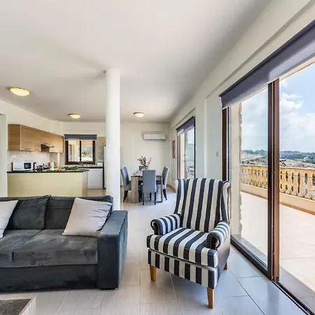 In Sleeps 8 With Pool Air Con And Wifi *
