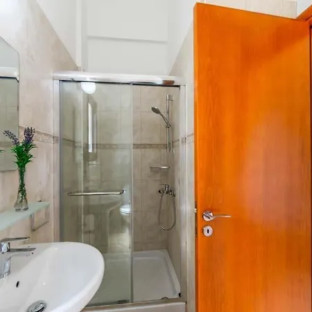 In Sleeps 8 With Pool Air Con And Wifi Villa Kissonerga