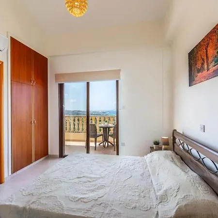 In Sleeps 8 With Pool Air Con And Wifi Villa Kissonerga