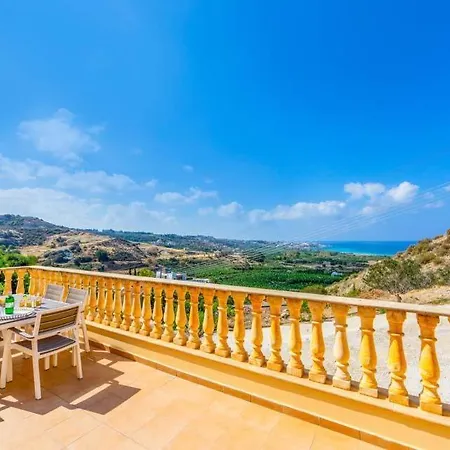Βίλα In Sleeps 8 With Pool Air Con And Wifi