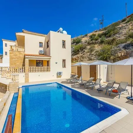 In Sleeps 8 With Pool Air Con And Wifi Villa