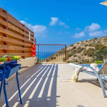 Βίλα In Sleeps 8 With Pool Air Con And Wifi Κισσόνεργα