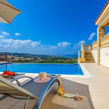 In Sleeps 8 With Pool Air Con And Wifi Kissonerga