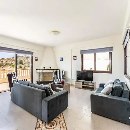 Βίλα In Sleeps 8 With Pool Air Con And Wifi *