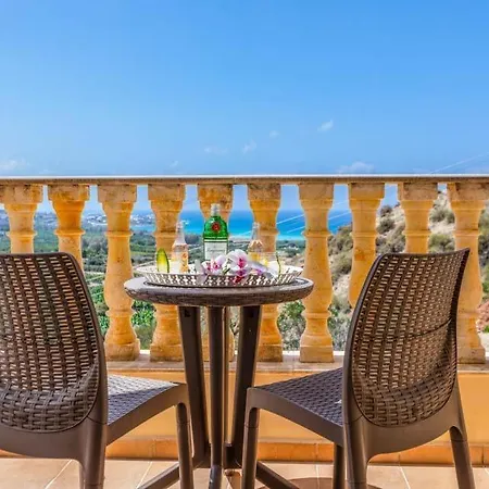 In Sleeps 8 With Pool Air Con And Wifi Βίλα *