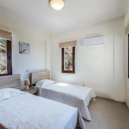In Sleeps 8 With Pool Air Con And Wifi Villa *
