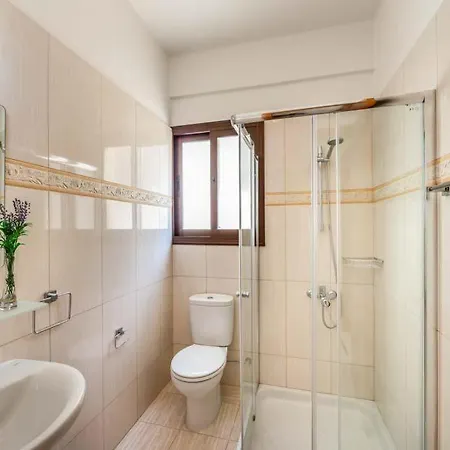In Sleeps 8 With Pool Air Con And Wifi