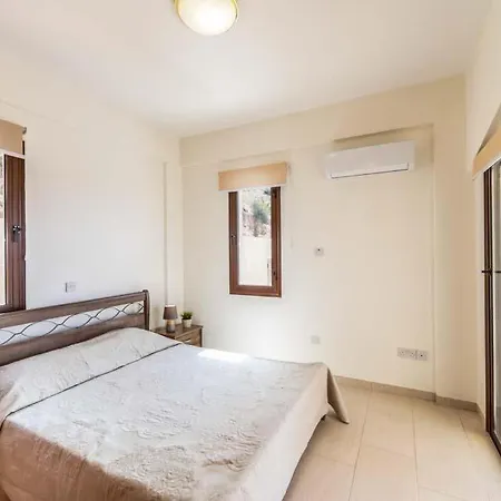 In Sleeps 8 With Pool Air Con And Wifi