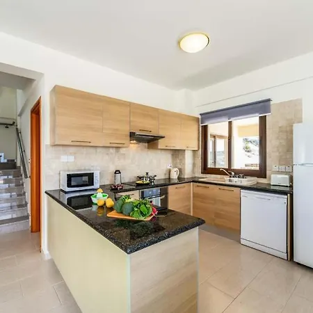 In Sleeps 8 With Pool Air Con And Wifi Kissonerga